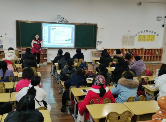 “春的相約 愛(ài)的延續(xù)”——復(fù)興幼兒園新學(xué)期家長(zhǎng)會(huì)